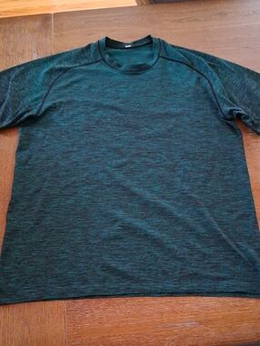 Men Lululemon T Shirt Size XL